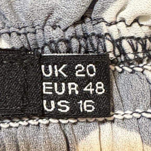 NWT Boohoo Plus Black and White Polka Dot Ruched Puffed Sleeve Crop Top Size 16 - Picture 6 of 10